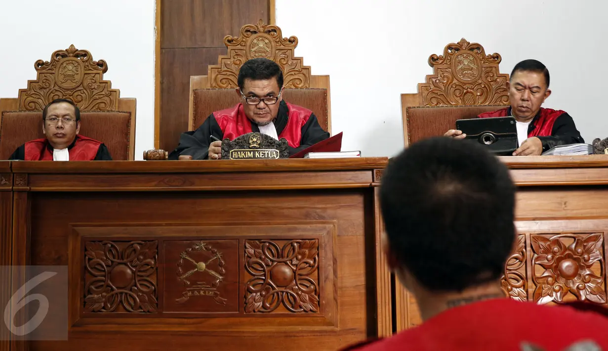 Suasana sidang perdana RA dengan agenda pembacaan dakwaan terkait dugaan RA sebagai mucikari prostitusi di kalangan artis, Selasa (18/8/2015). (Liputan6.com/Yoppy Renato)
