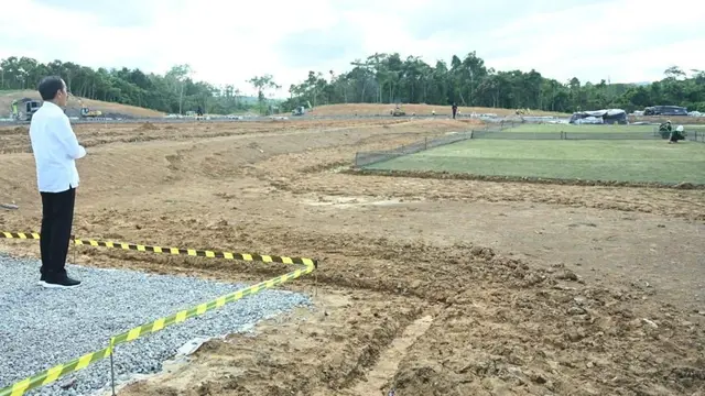 Jokowi Tinjau Progres Pembangunan Training Center PSSI di IKN