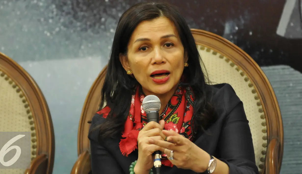 Liestyana Rizal Gusman menceritakan bahwa surat yang diperlihatkan KPK bukan atas nama Irman Gusman melainkan nama Xaveriandi Sutanto, Jakarta, Selasa (20/9). (Liputan6.com/Johan Tallo)