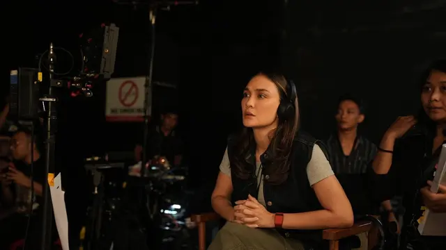 7 Potret Luna Maya Jadi Sutradara di Film Heartbreak Motel yang Tuai Sorotan