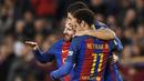 Striker Barcelona, Neymar Jr, bersama Luis Suarez merayakan gol yang dicetak Lionel Messi ke gawang Celta Vigo pada laga La Liga Spanyol di Stadion Camp Nou, Barcelona, Sabtu, (4/3/2017). (AFP/Lluis Gene)