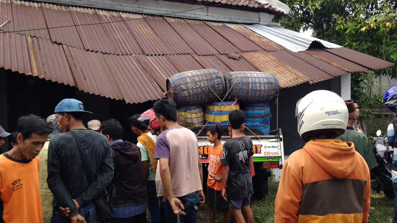 Mobil Pikap Seruduk Motor, Seorang Anak Terseret 5 Meter