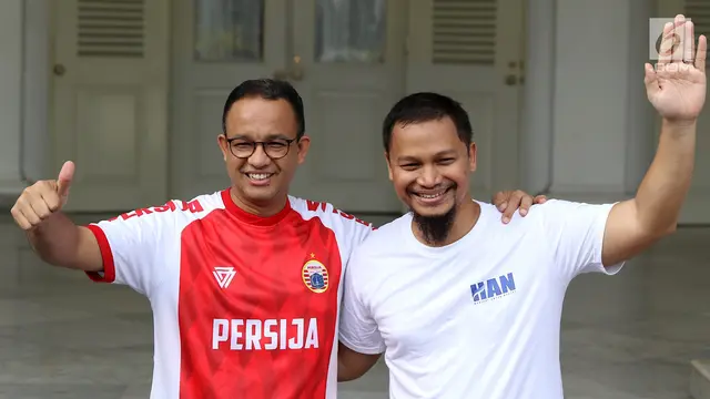 Putra Amien Rais Beri Prototipe Becak Listrik untuk Anies