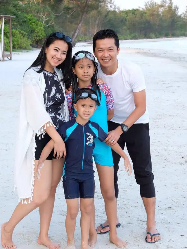 6 Momen Kebersamaan Keluarga Taufik Hidayat, Hangat dan Harmonis