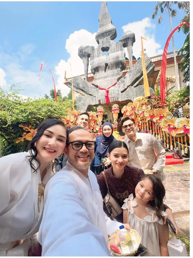 6 Potret Artis Hadiri Pernikahan Kakak Antonio Blanco di Bali, Ada Rionaldo Stokhorst