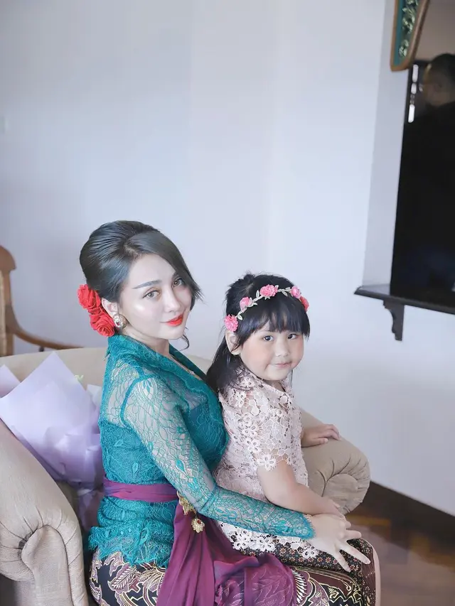 6 Momen Kebersamaan Cupi Cupita dan Anak Sambungnya, Kompak