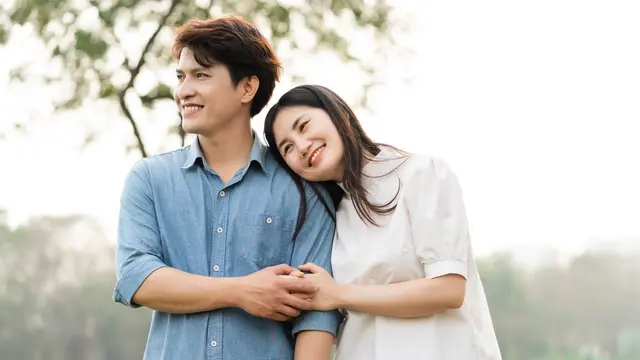 couple romantis bahagia