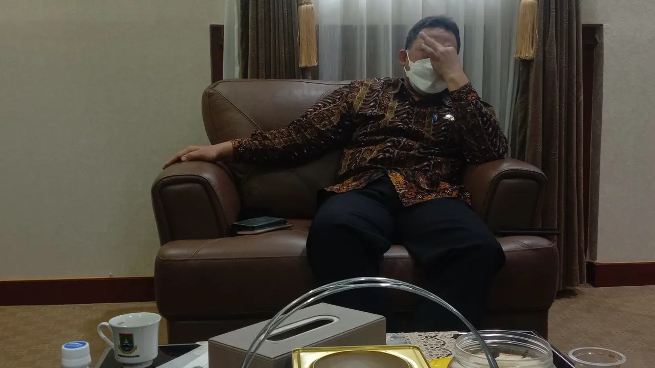 Wakil Walikota Cilegon, Sanuji Pentamerta, Ditemui Di Ruangannya. (Jumat, 05/03/2021). (Liputan6.com/Yandhi Deslatama).
