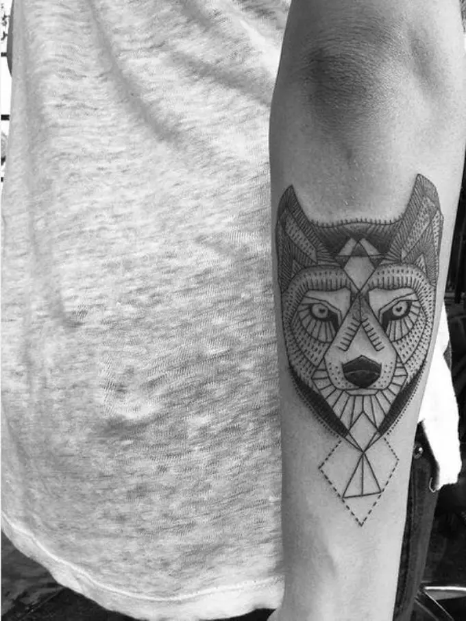 18 Inspirasi Tato Minimalis Buat Kamu yang Senang Hidup Praktis