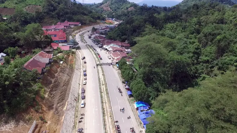 Jalan Perbatasan Kalimantan (Foto: Dokumentasi Ditjen Bina Marga Kementerian Pekerjaan Umum)