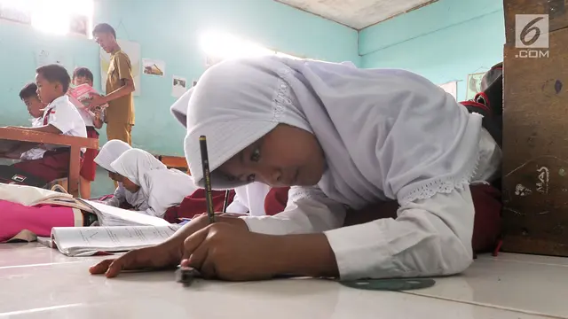 Lagi, SD Negeri di Bogor Tak Punya Meja dan Kursi untuk Belajar