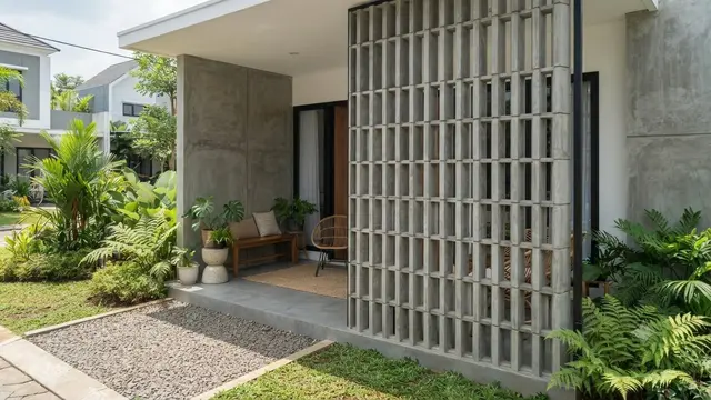Model Teras Rumah dengan Roster Vertikal untuk Privasi Maksimal