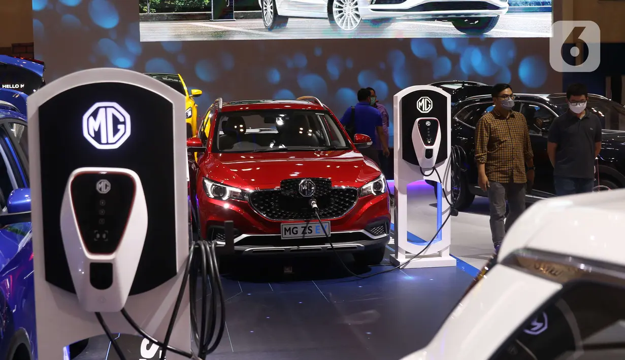 Mobil listrik MG ZS EV yang dipamerkan pada ajang pameran Gaikindo Indonesia International Auto Show (GIIAS) 2021 di ICE BSD, Tangerang, Banten, Senin (15/11/2021). Para produsen otomotif berlomba menampilkan ragam mobil listrik untuk disajikan kepada para pelanggan. (Liputan6.com/Angga Yuniar)