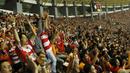 Ribuan The Jakmania saat menyaksikan laga terakhir Persija di Liga 1 di Stadion Patriot, Bekasi, Minggu (12/11/2017). Persija menang 2-1 atas Bhayangkara FC. (Bola.com/ M Iqbal Ichsan)