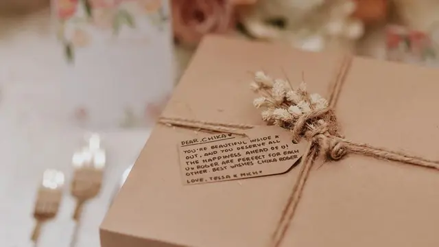 8 Momen Hangat Bridal Shower Cut Meyriska dan Roger Danuarta Bersama Sahabat