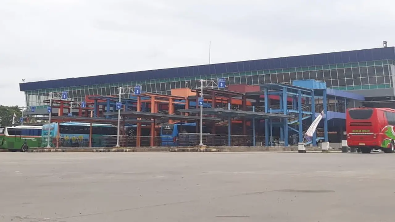 Tampak luar Terminal Pondok Cabe, Kota Tangerang Selatan. Terminal tersebut baru diresmiman pada Senin, 31 Desember 2018.