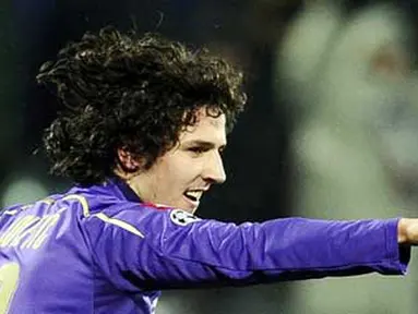 Selebrasi gol striker Fiorentina asal Montenegro, Stevan Jovetic ke gawang Bayern Muenchen di leg kedua babak 16 besar Liga Champions yang berlangsung di Artemio Franchi Stadium, 9 Maret 2010. AFP PHOTO / FILIPPO MONTEFORTE 
