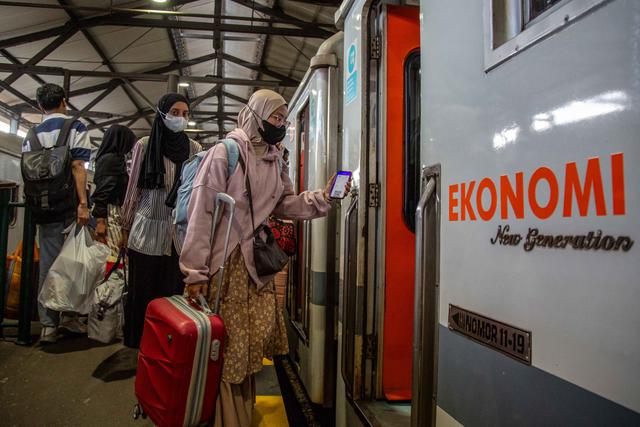 Sepekan Jelang Lebaran, Kepadatan Arus Mudik Mulai Terasa di Stasiun Lempuyangan Yogyakarta