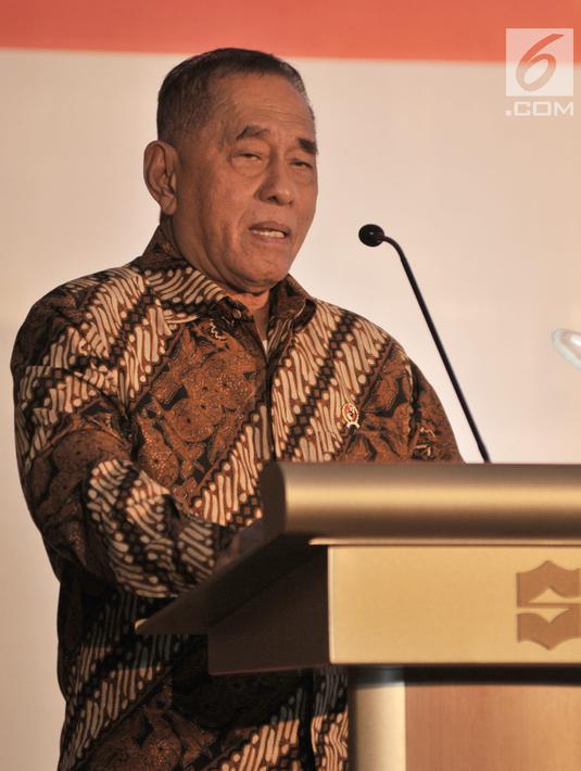Menteri Pertahanan Ryamizard Ryacudu memberikan sambutan saat Silaturahmi dan Halalbihalal bersama Presidium Alumni 212 di Hotel Sangri-la, Jakarta, Kamis (27/6/2019). Acara ini bertujuan merajut kembali persatuan dan kesatuan serta menjaga kedamaian usai Pemilu 2019. (merdeka.com/Iqbal Nugroho)