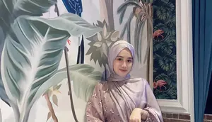 Inspirasi Model Gamis ala Khansa Mariska Istri Gus Azmi, Tampil Syar'i tapi Tetap Kekinian (sumber:Instagram/khansa_mariska)