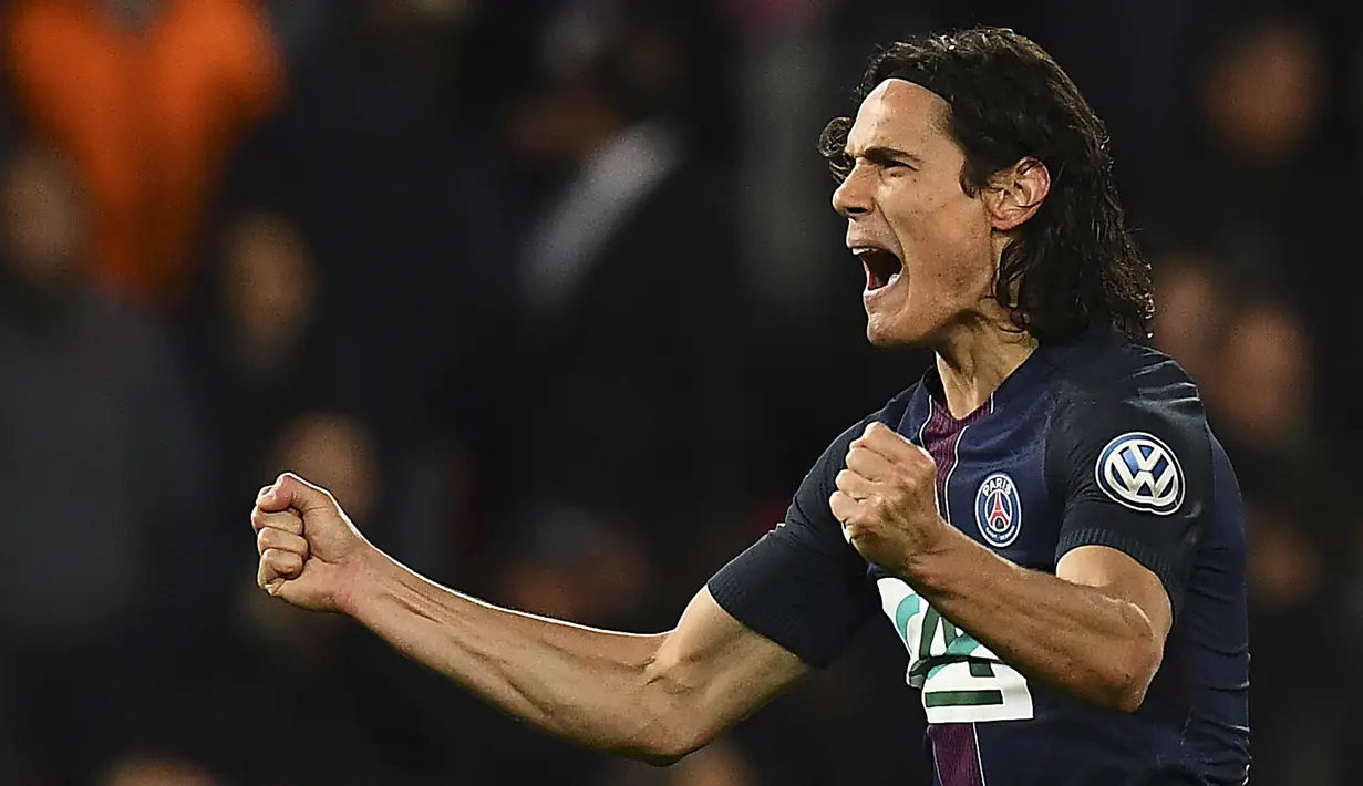 Penyerang PSG, Edinson Cavani menempati urutuan kedua klasemen sementara top scorer Ligue 1 Prancis dengan torehan lima gol. (AFP/Franck Fife) 