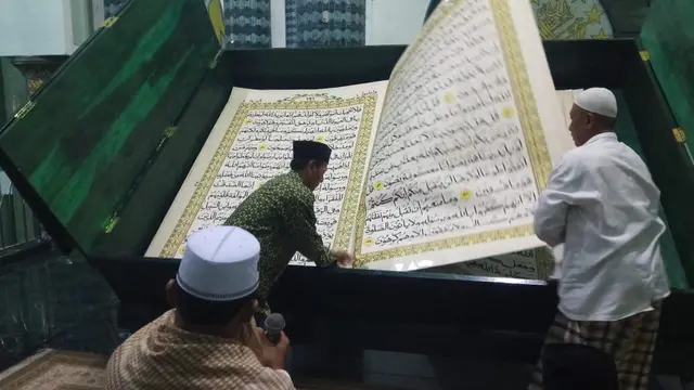 Alquran Raksasa di Banyuwangi