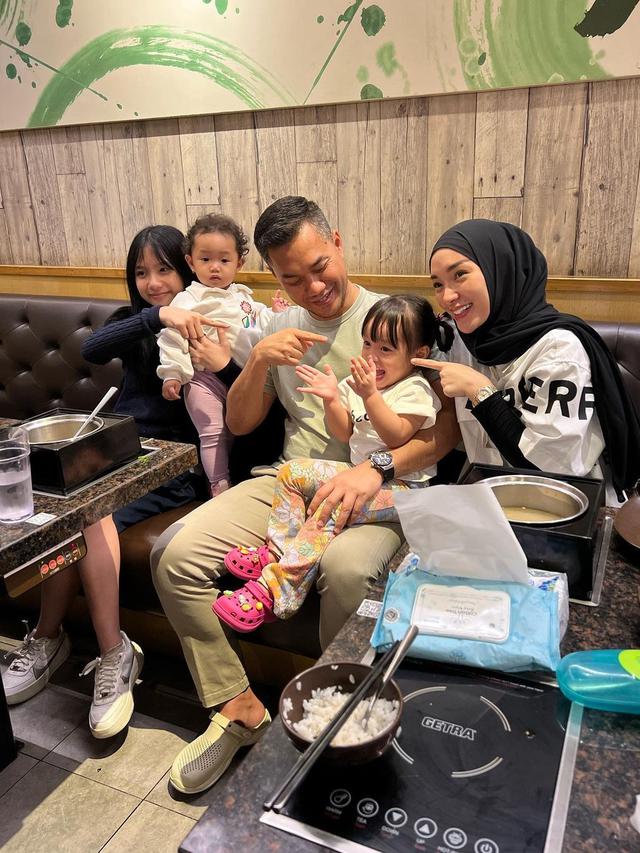 Zaskia Gotik Resmi Berhijab