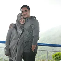 Zumi Zola dan Sherrin (Instagram/stharia)