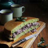 Martabak manis pandan./Copyright&nbsp;shutterstock.com/g/Nurmalia