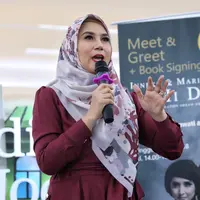 Inneke Koesherawati belum lama ini tertangkap Komisi Pemberantasan Korupsi (KPK) terkait OTT Kalapas Sukamiskin yang melibatkan suaminya. Sebagai teman, Marini Zumarnis mengaku kaget dan pastinya berdoa yang terbaik. (Adrian Putra/Bintang.com)