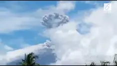 Gunung Agung kembali meletus pukul 11.49 WITA, Selasa (13/2).