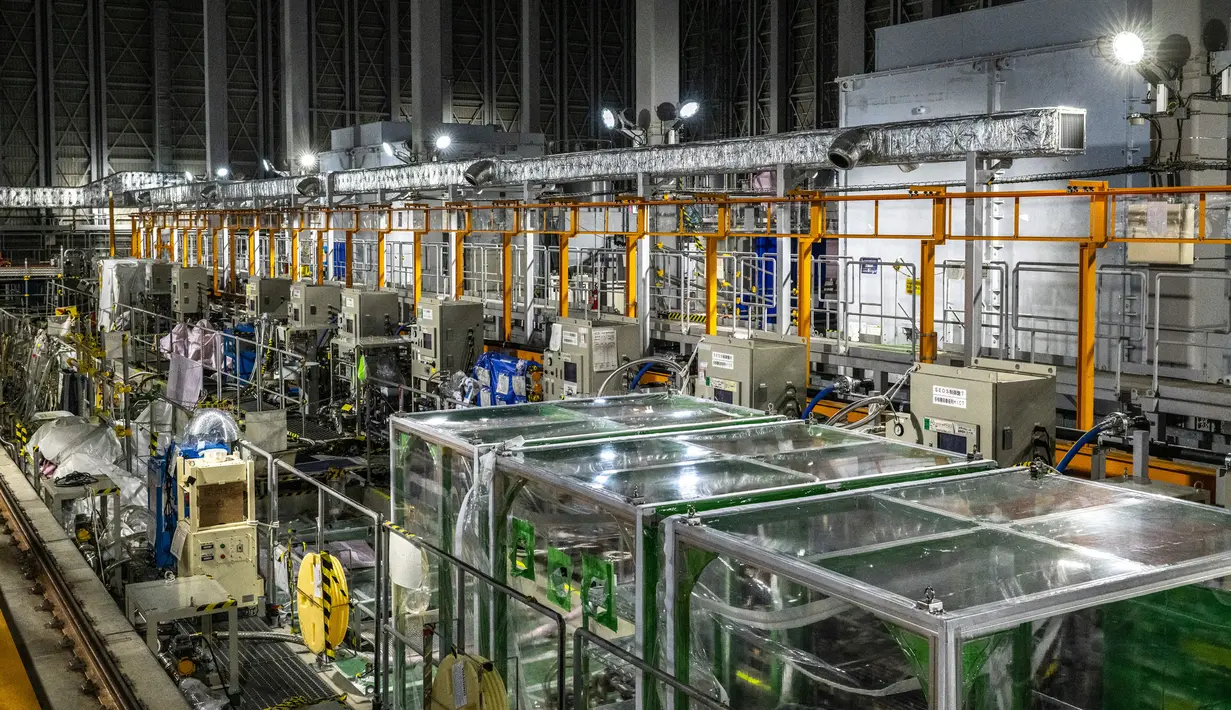 Sistem penghilangan multi-nuklida dari Pembangkit Listrik Tenaga Nuklir (PLTN) Fukushima Daiichi milik Tokyo Electric Power Company (TEPCO) di Okuma, Prefektur Fukushima, Jepang, 20 Januari 2023. Ini adalah kombinasi dari air tanah, air hujan yang merembes ke daerah tersebut, dan air yang digunakan untuk pendinginan. (Philip FONG/AFP)