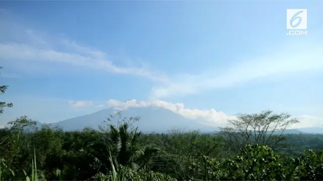 Intensitas Gunung Agung sampai saat ini hanya mengeluarkan asap putih