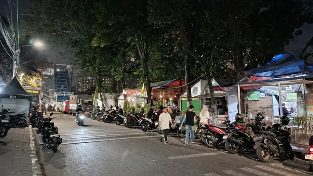Suasana  bentrok antarwarga yang menewaskan satu orang di Jalan Tambak, Matraman Dalam, Pegangsaan, Menteng, Jakarta Pusat. (Liputan6/Dimas Ramadhan)