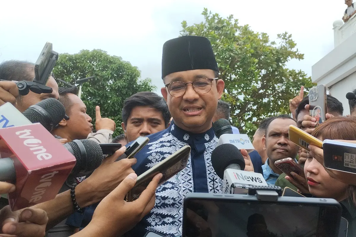 Calon presiden Anies Baswedan di Masjid Agung Al Azhar, Kebayoran Baru, Jakarta Selatan, Jumat (16/2/2024). (Liputan6.com/Winda Nelfira)