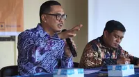 Kepala Diskominfo Kaltim Muhammad Faisal saat berbicara di depan masyarat Kampung Tanjung Batu, Kabupaten Berau membahas kanal pengaduan SP4N-Lapor.