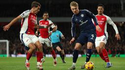 Menghadapi Manchester United, Arsenal menunjukkan ketangguhan dan berhasil menekuk The Red Devils dengan skor 2-0. (Adrian Dennis/AFP)