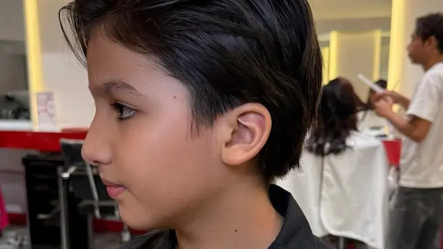 Tasyi Athasyia Bagikan Momen Sang Anak saat Potong Rambut Gondrong. (instagram/tasyiiathasyia)