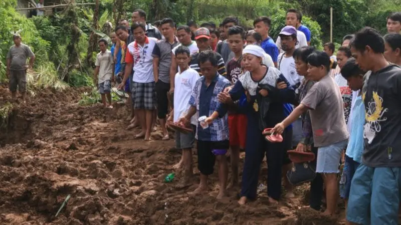 Longsor di Manado Tewaskan Ayah dan Anak Balitanya