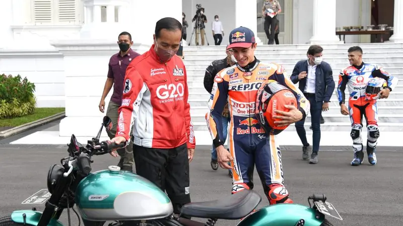 Presiden Joko Widodo atau Jokowi menerima kunjungan sejumlah pembalap MotoGP di Istana Merdeka Jakarta, Rabu (16/3/2022). Total ada 20 pembalap yang hadir, salah satunya Marc Marquez.