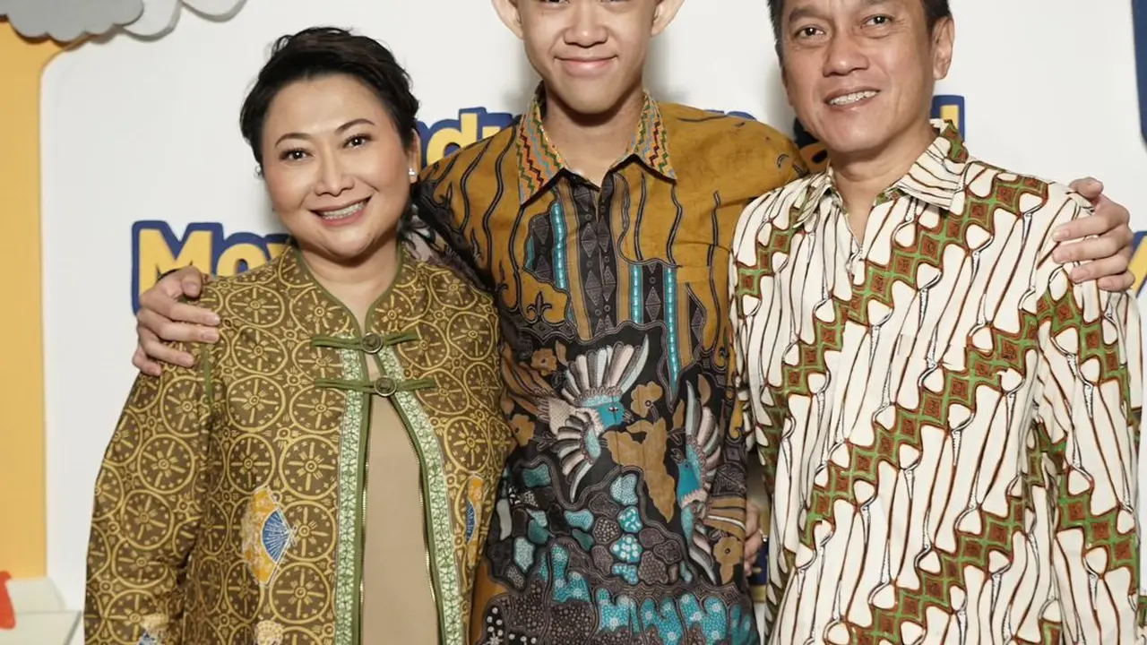 Potret wisuda Manuel anak bungsu Indy Barends (Sumber: Instagram/@indybarends)