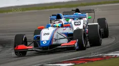 Pebalap Indonesia, Presley Martono, memacu mobilnya saat balapan Formula Renault 2.0 Eurocup di Sirkuit Red Bull Ring, Austria, Minggu (23/7/2017). Presley gagal finis karena ditabrak. (Bola.com/Reza Khomaini)