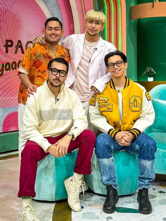 Darah seni mengalir dari sang ayah. Brandon juga kerap menghiasi layar kaca dan layar lebar. [Instagram/ferrysal1m]