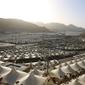 Pemandangan tenda-tenda jemaah yang berada di antara Padang Arafah dan Mina, di Makkah, Arab Saudi (23/6/2020).(AFP Photo/STR)