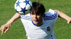 Gaya gelandang serang Real Madrid asal Brasil Kaka di sesi latihan yang digelar di Madrid, 12 April 2011 menjelang leg kedua perempat final Liga Champions melawan Tottenham Hotspur. AFP PHOTO / DOMINIQUE FAGET