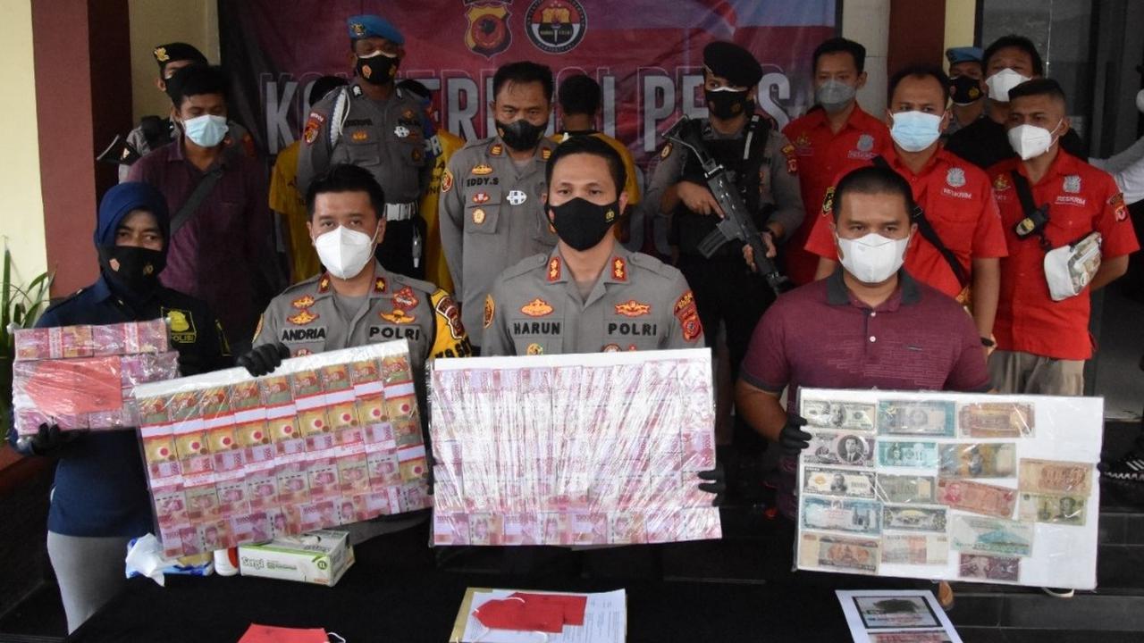 Polisi Menangkap Diduga Pelaku Penipuan dan Peredaran Uang Palsu.