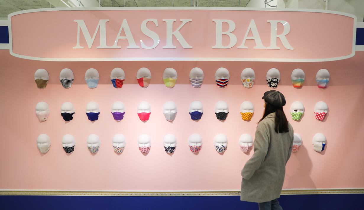 Foto pada 30 November 2020 ini menunjukkan toko bertema masker dalam kegiatan pratinjaunya di Yokohama, Jepang. Sebuah toko bertema masker bernama "surga masker" (mask paradise) yang menjual berbagai produk terkait masker dibuka pada Selasa (1/12) di Yokohama. (Xinhua/Du Xiaoyi)