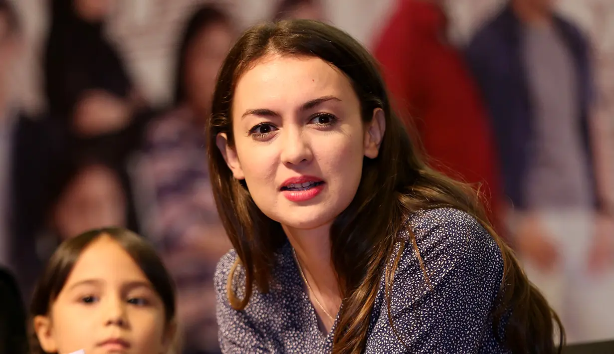 Nicole Rossi dan Rianti Cartwright saat jumpa pers 'Elif Indonesia' di SCTV Tower, Senayan, Jakarta, Kamis (28/1/2016). (Andy Masela/Bintang.com)