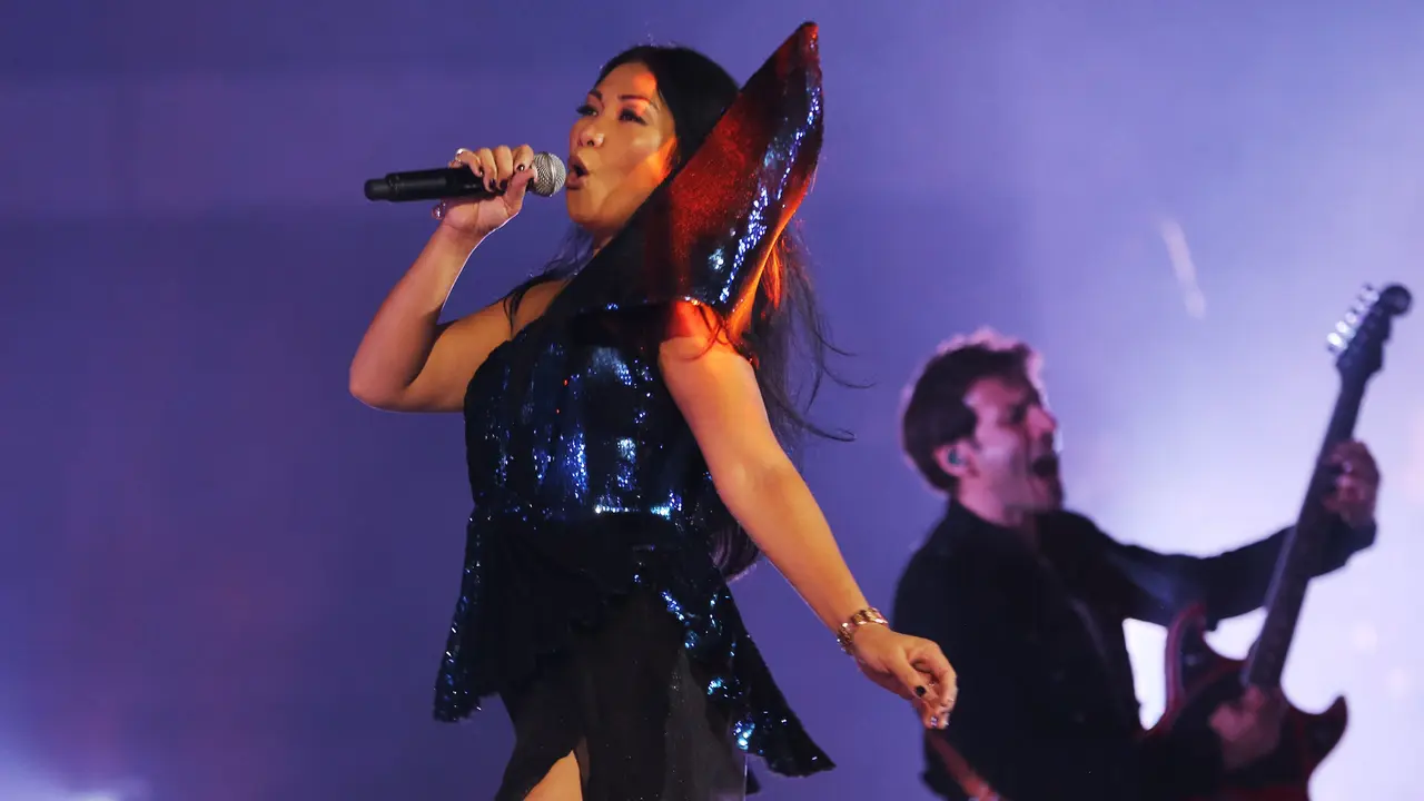 Memukaunya Penampilan Anggun C. Sasmi Saat Gelar Konser Amal