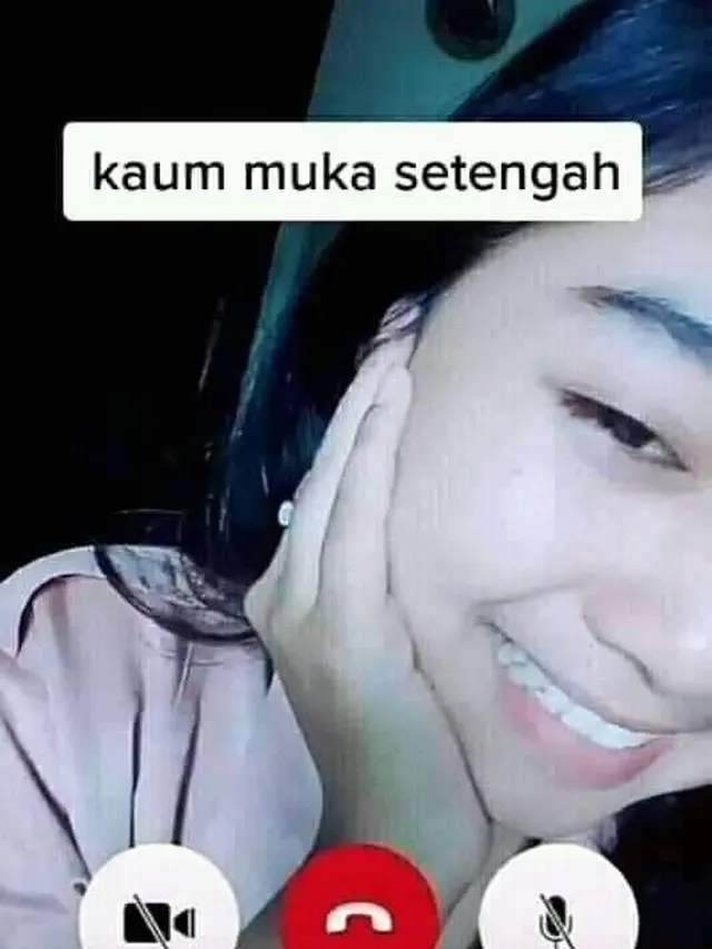 6 Tipe Cewek Pas Video Call ala Netizen Ini Benar Adanya